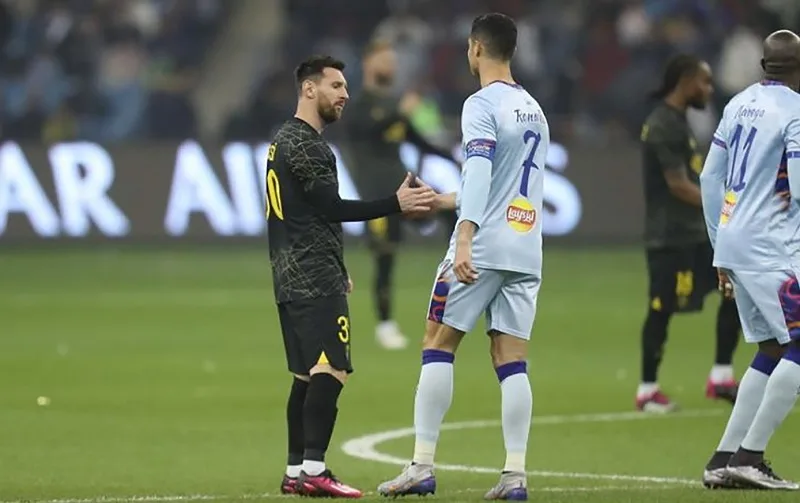 ronaldo-va-messi-ai-gioi-hon