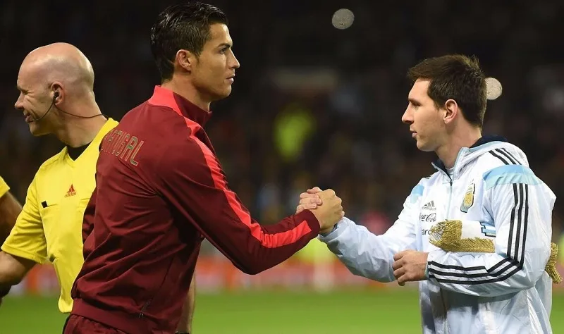 ronaldo-va-messi-ai-gioi-hon